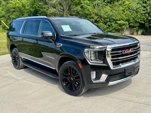 Used 2022 GMC Yukon XL SLT w/ SLT Premium Package AWD/4WD image 1