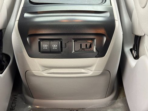 Used 2018 Toyota Sienna XLE Premium image 32
