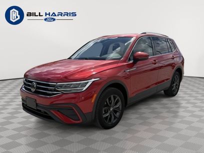Used 2022 Volkswagen Tiguan SE w/ Panoramic Sunroof Package