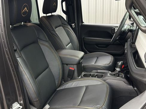 Used 2025 Jeep Wrangler Unlimited Sahara w/ Safety Group AWD/4WD image 35