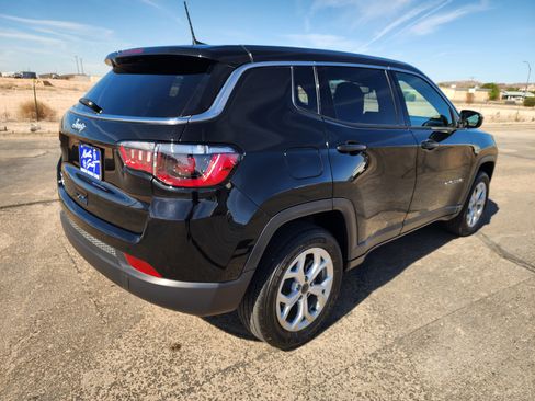 Used 2025 Jeep Compass Sport AWD/4WD image 5