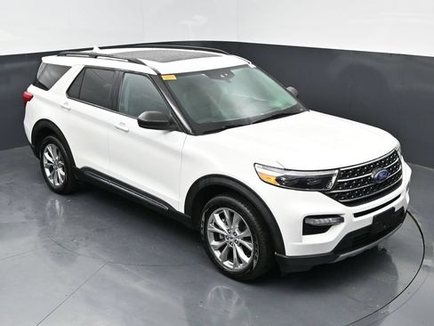 Used 2023 Ford Explorer XLT w/ Equipment Group 202A AWD/4WD image 29