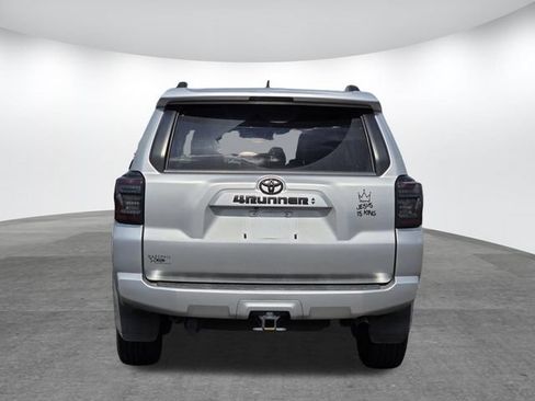 Used 2020 Toyota 4Runner SR5 Premium w/ Moonroof Package RWD image 4