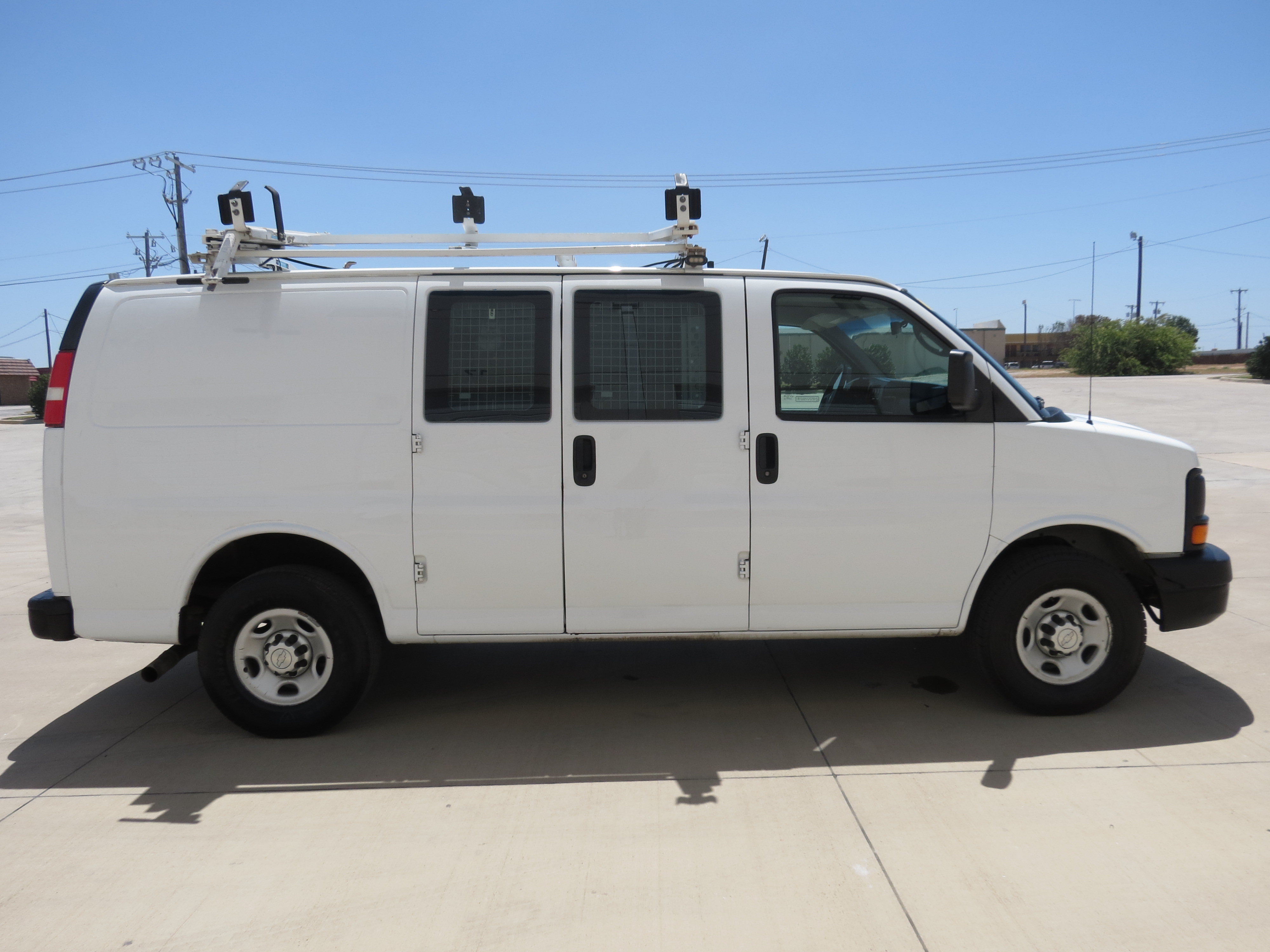 Used 2015 Chevrolet Express 2500 RWD image 6