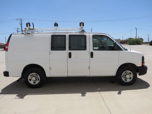 Used 2015 Chevrolet Express 2500 RWD image 6