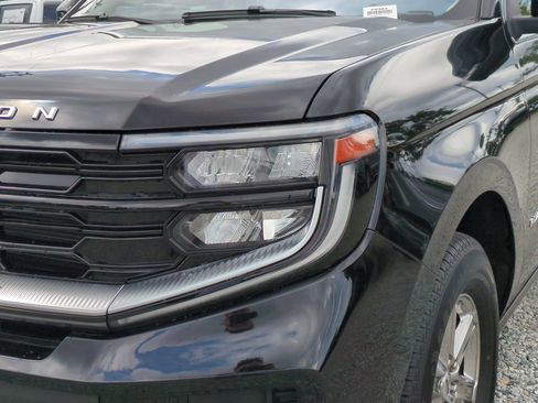 Used 2025 Ford Expedition Platinum w/ Platinum Ultimate Package AWD/4WD image 6