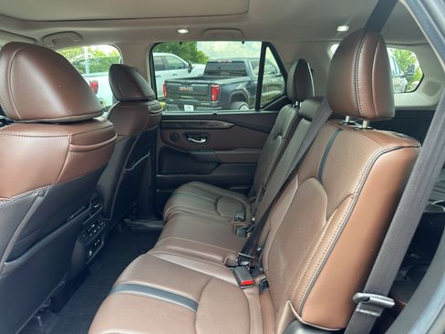 Used 2025 Honda Pilot Elite image 18