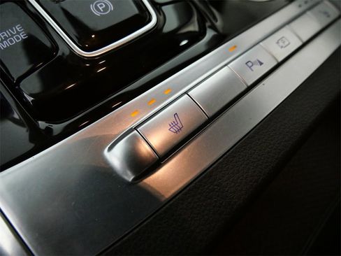 Used 2024 Kia Carnival EX image 21