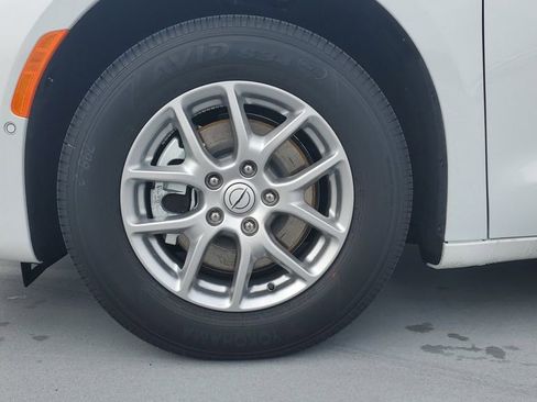 New 2026 Chrysler Pacifica Select image 7