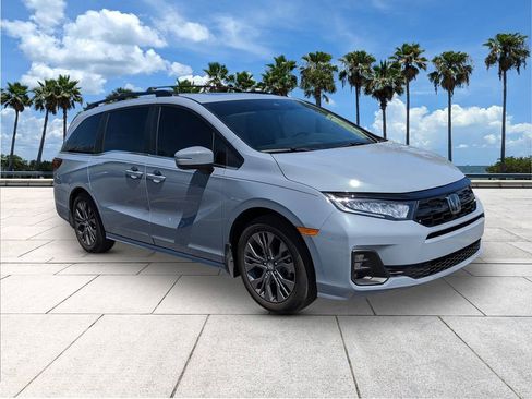 Used 2025 Honda Odyssey Touring image 2