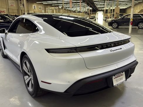 Used 2023 Porsche Taycan image 5