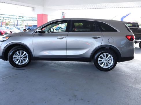 Used 2019 Kia Sorento FWD V6 image 10