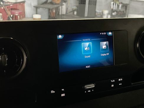 Used 2024 Mercedes-Benz Sprinter 2500 image 27