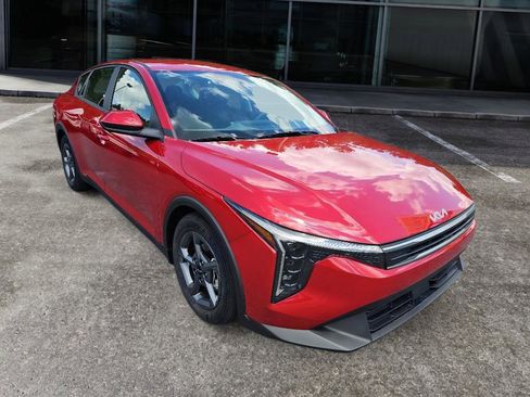 New 2025 Kia K4 LXS image 3
