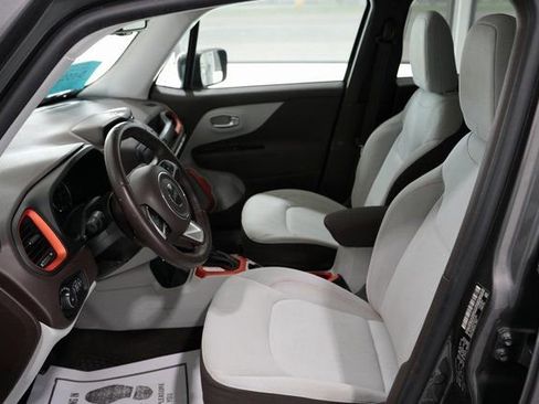 Used 2016 Jeep Renegade Latitude image 13