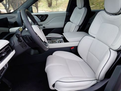 New 2026 Lincoln Aviator Black Label w/ Jet Appearance Package AWD/4WD image 24