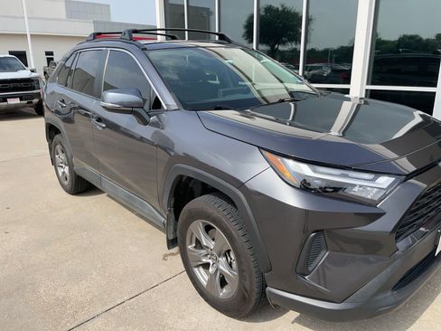 Used 2024 Toyota RAV4 XLE w/ Convenience Package FWD image 5