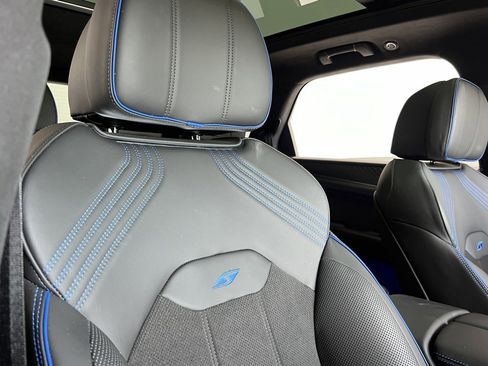 Certified 2025 Bentley Bentayga image 26