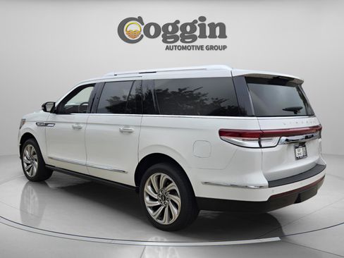 Used 2024 Lincoln Navigator L Reserve AWD/4WD image 3