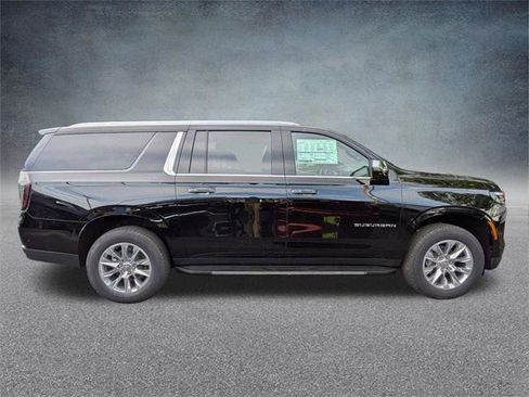 New 2026 Chevrolet Suburban Premier image 3