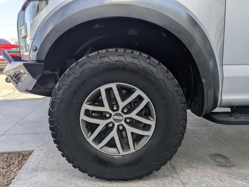 Used 2018 Ford F150 Raptor w/ Equipment Group 802A Luxury AWD/4WD image 9