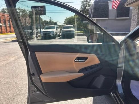 Used 2022 Nissan Sentra SV w/ SV Premium Package FWD image 11