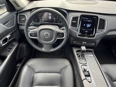 Used 2020 Volvo XC90 T5 Momentum w/ Protection Package Premier FWD image 17