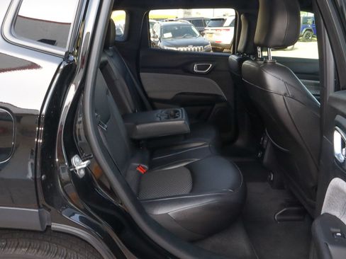 Used 2025 Jeep Compass Latitude AWD/4WD image 21
