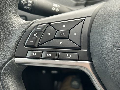 Used 2020 Nissan Rogue Sport SV image 34