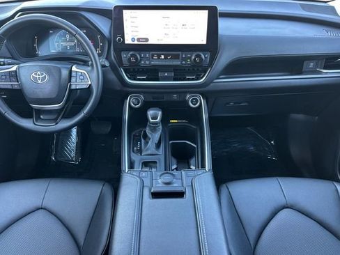Certified 2025 Toyota Grand Highlander AWD image 17