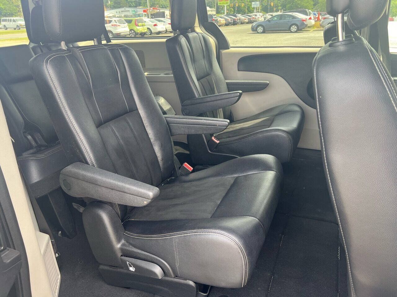 Used 2019 Dodge Grand Caravan SXT FWD image 13