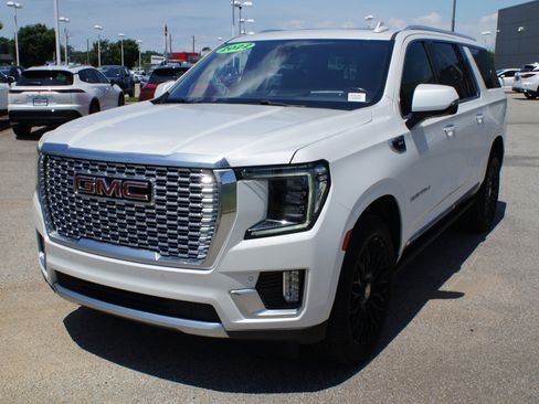 Used 2022 GMC Yukon XL Denali RWD image 2