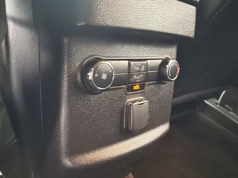 Used 2018 Ford Explorer XLT w/ Equipment Group 202A image 29