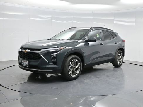 Used 2025 Chevrolet Trax LT w/ Driver Confidence Package FWD image 68