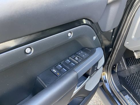 Used 2023 Land Rover Defender 130 X image 12