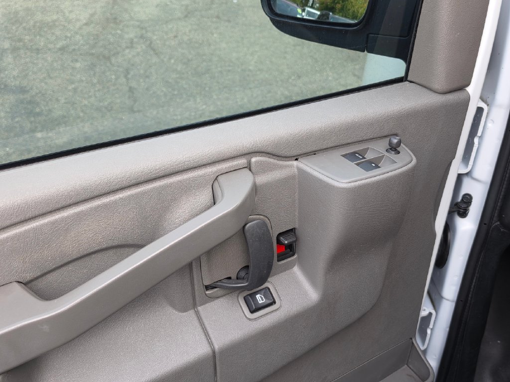 Used 2020 Chevrolet Express 2500 RWD image 28