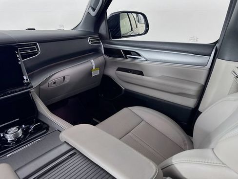 New 2026 Jeep Grand Wagoneer Limited AWD/4WD image 28