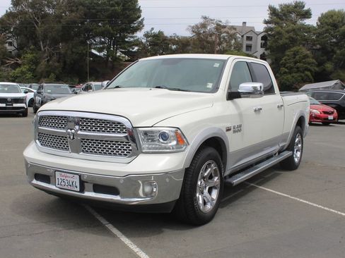 Used 2017 RAM 1500 Laramie w/ Convenience Group AWD/4WD image 3