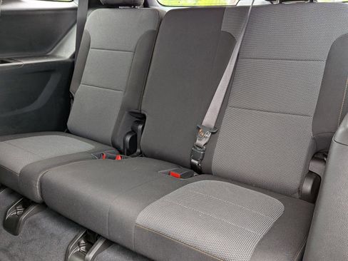 Used 2021 Chevrolet Traverse LS FWD image 19