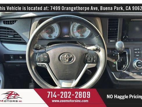 Used 2017 Toyota Sienna SE Premium w/ Cargo Management Package FWD image 19