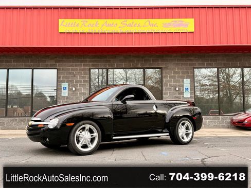 Used 2003 Chevrolet SSR w/ Preferred Equipment Group image 1