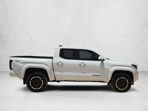 Used 2024 Toyota Tacoma TRD Sport AWD/4WD image 4