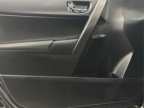 Used 2014 Toyota Corolla S image 26