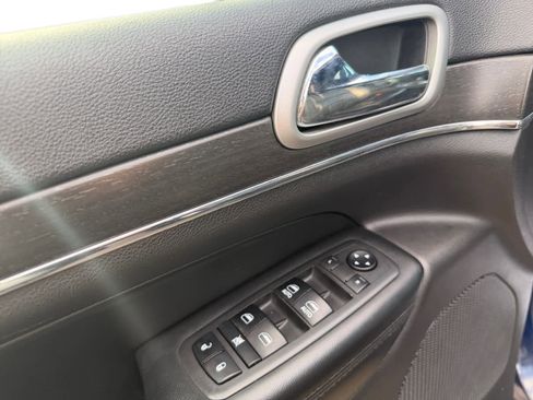 Used 2018 Jeep Grand Cherokee Limited image 12