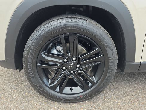 New 2026 Chevrolet Trax ACTIV w/ Sunroof Package FWD image 9