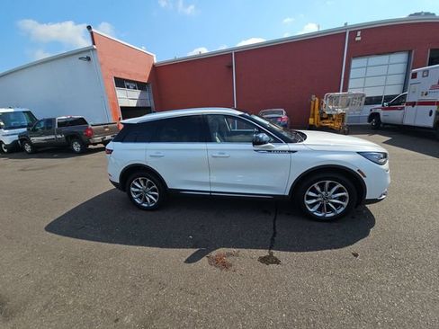 Used 2022 Lincoln Corsair AWD w/ Premium Package image 11