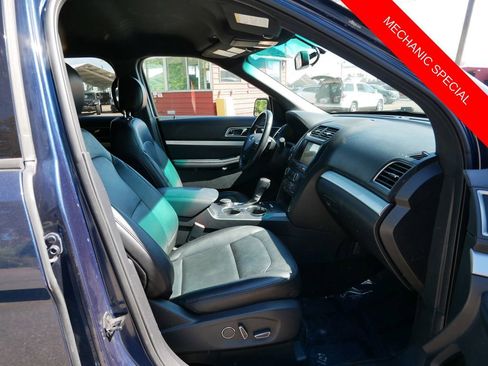 Used 2017 Ford Explorer XLT w/ Equipment Group 202A AWD/4WD image 7