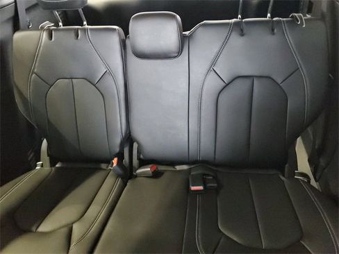New 2025 Chrysler Pacifica Select image 9