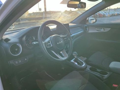 Used 2024 Kia Forte LXS w/ LXS Technology Package FWD image 2