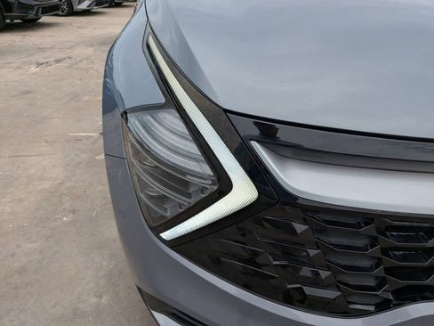 Certified 2025 Kia Sportage EX FWD image 10